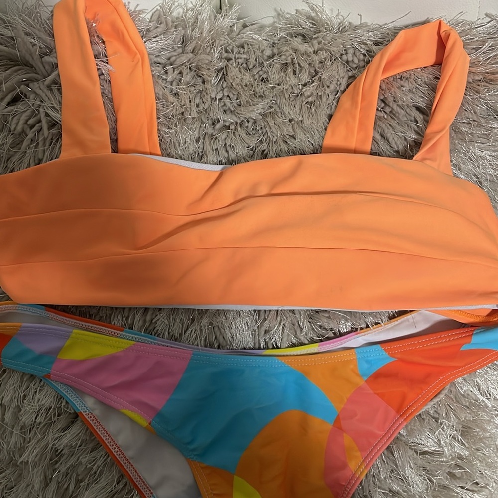 Bikini - Picture 2 of 3